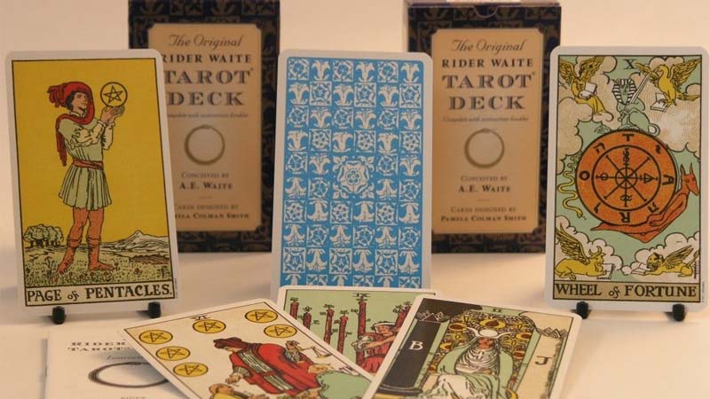 Tarot là gì? Tarot Reader là gì? 7 điều bạn cần biết về bói bài Tarot